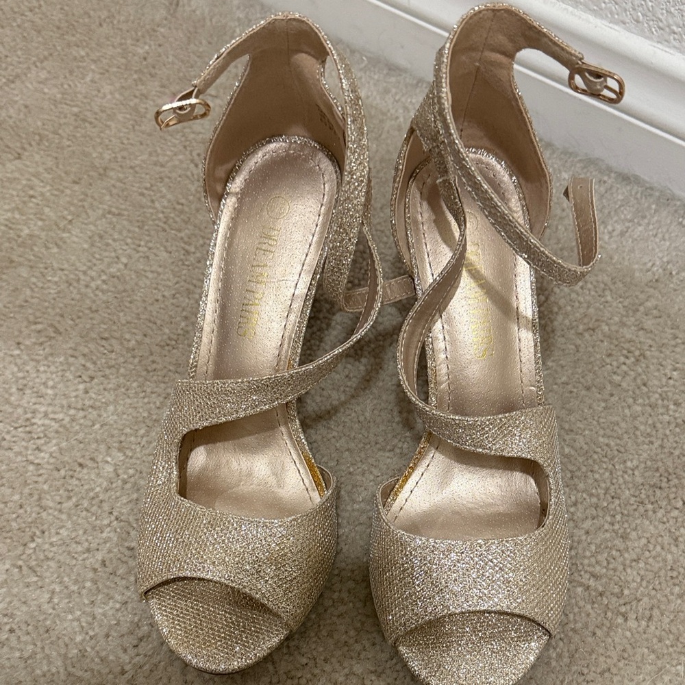 Dream Pairs Glittering Gold Heels